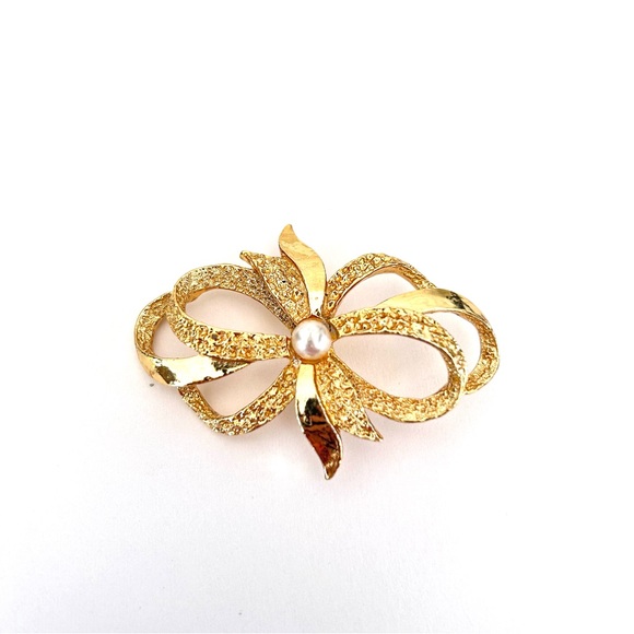 Gerry’s Signed Gold Tone Faux Pearl Vintage Brooch - Picture 4 of 8